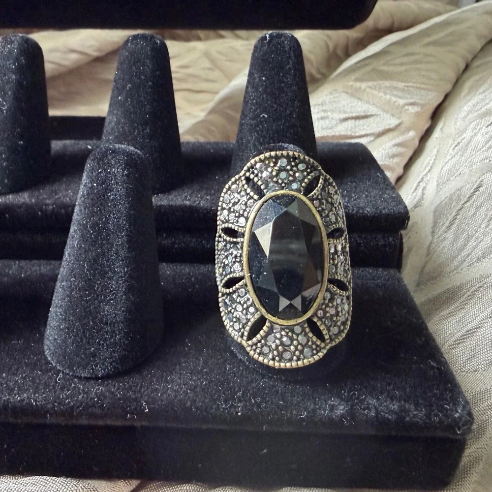 Y2K Vintage Chunky Oval Onyx Rhinestone Cluster Floral Design Statement Ring 90s